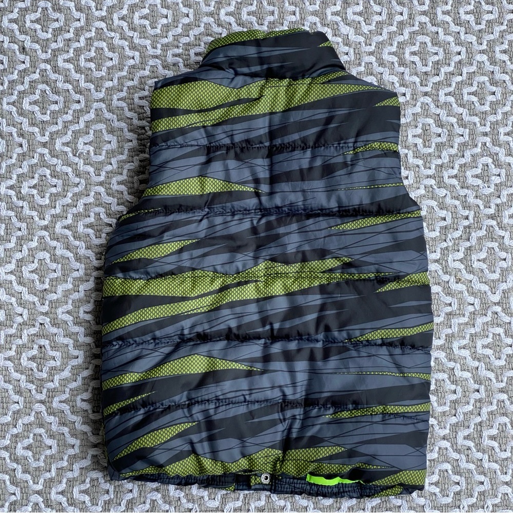 PUMA KID’S PUFFER VEST CAMO SIZE SMALL 6 BLACK GRAY YELLOW WINTER EUC - Picture 2 of 11